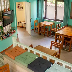  Hostel The Golden Rooster Albania